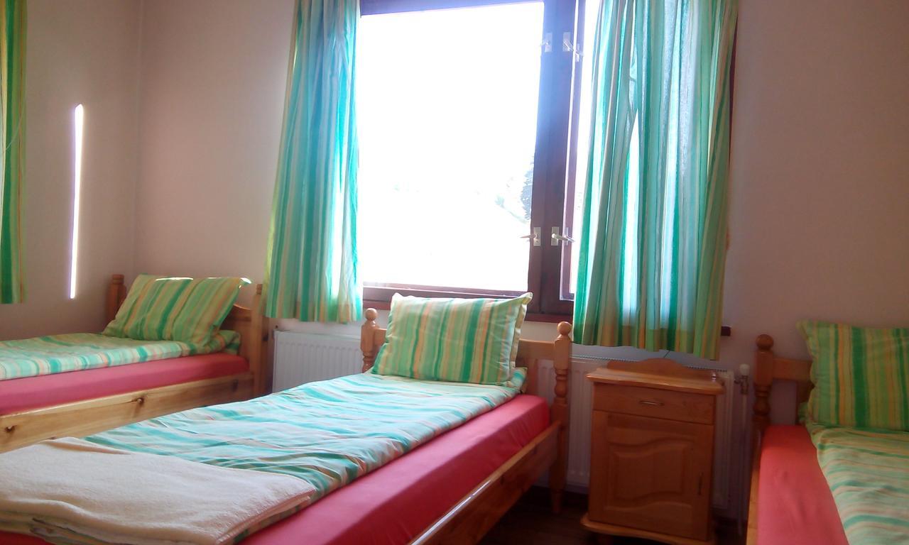Guest House Lorian Madzhare المظهر الخارجي الصورة